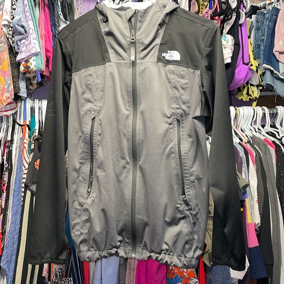 Boys lg 14-16 North Face wind breaker jacket back and gray - Picture 3 of 10